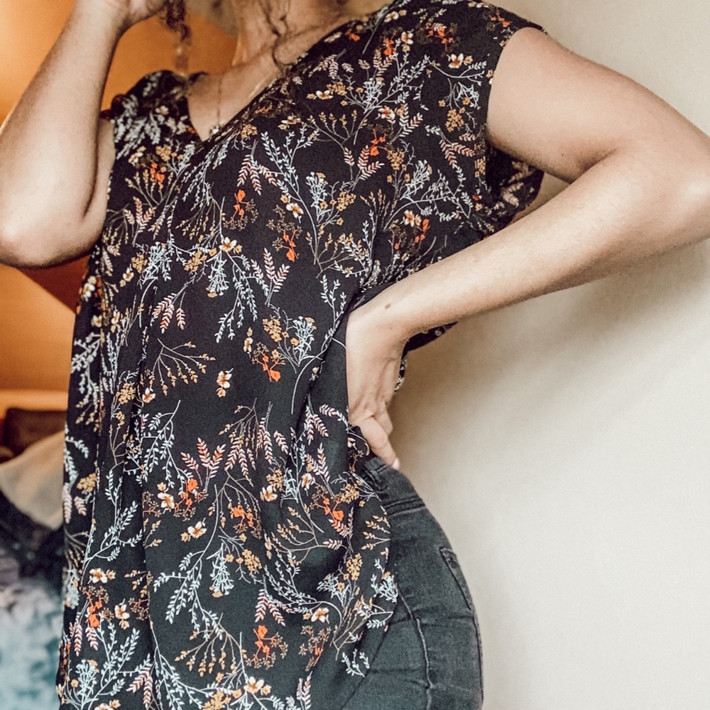 DR2 Black Floral Blouse Sz M